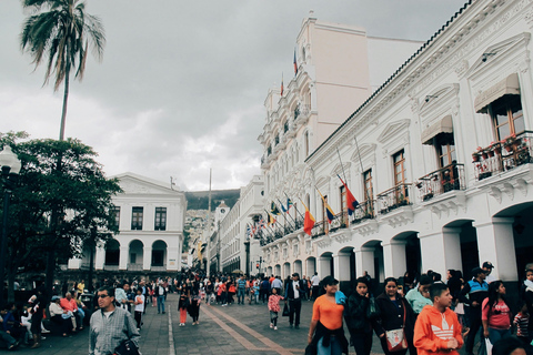 Quito: From the main square to the panecillo (bread roll)