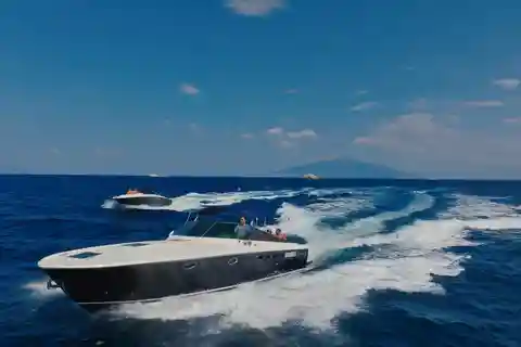 Privat lyxig båttransfer: från Napoli till Capri
