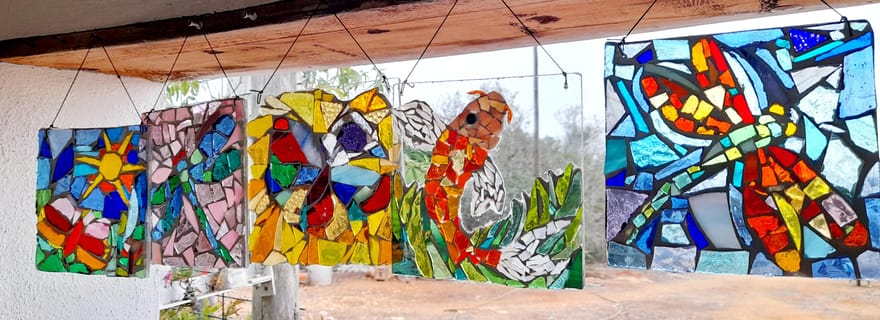 Atelier de mosaïque verre sur verre près de Lagos