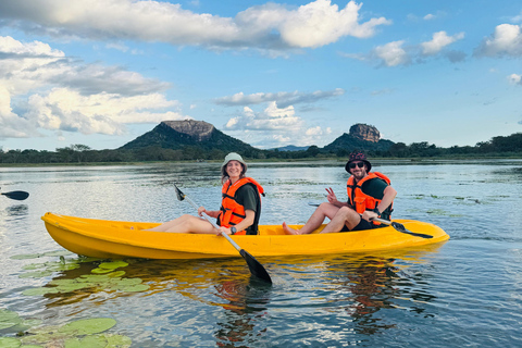 Minneriya: Private Jeep Safari & Guided Kayak Experience