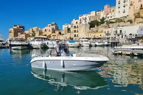 Rent boat Q19 half day october