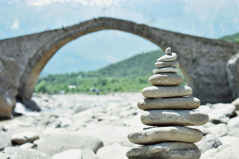 RED LINE: VIP daily tour with SUV: Vlore-Gjirokaster-Permet