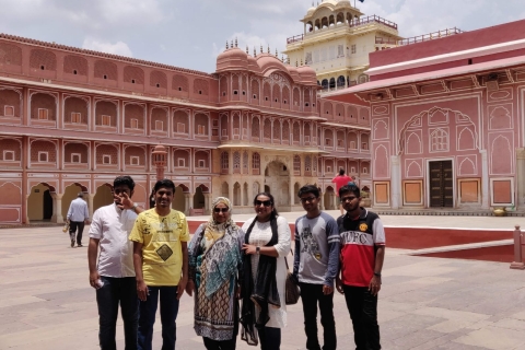 Visite de la ville de Jaipur en voiture, le même jour, à partir de New DelhiAI- Voiture, guide, déjeuner et billets d'entrée aux monuments.
