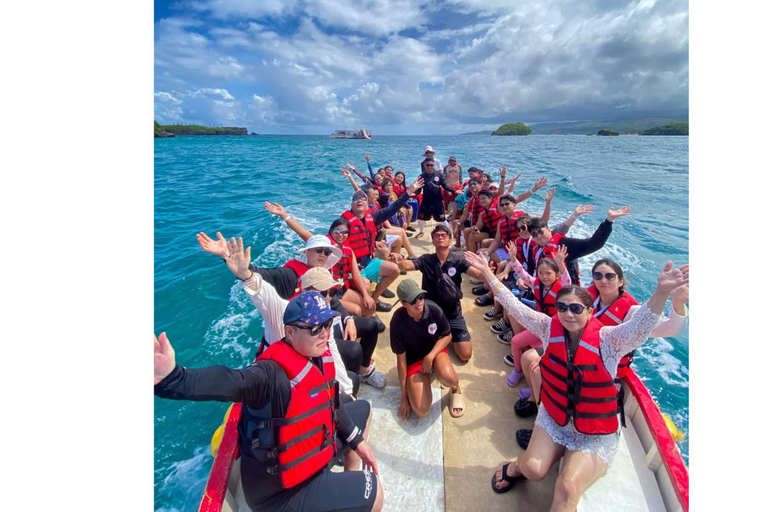 Boracay: Red Wave Island Hopping Tour with Water Activities