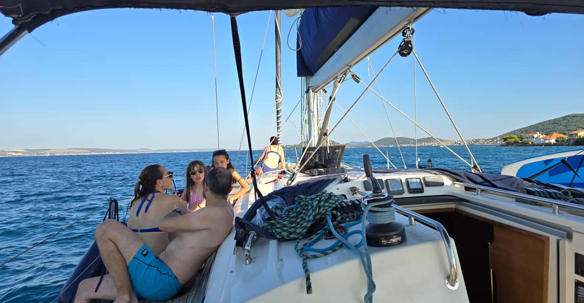 Afbeelding 10 van Zadar: luxe dagzeiltocht op jacht met lunch en drankjes