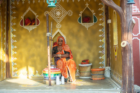 Jaipur: Chokhi Dhani village tour with Rajasthani dinner
