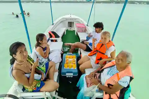 Bacalar : Tour en barco por la Laguna de los Siete Colores