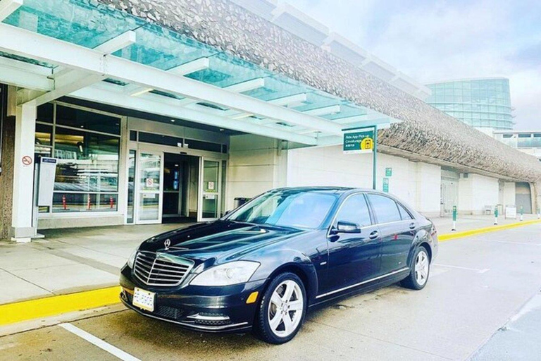 Vancouver: Transfer Downtown - Canada Place Cruise Terminal Black Luxury Sedan