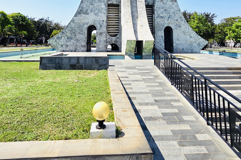 Accra: tour a piedi con pranzo e ingresso al mausoleo