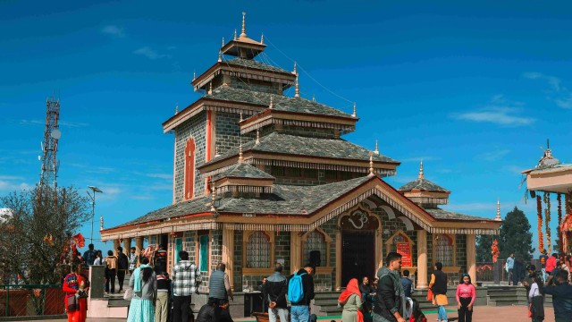 Visit Surkanda Devi Temple Trek & Tehri Lake Visit From Rishikesh in Mussoorie, India