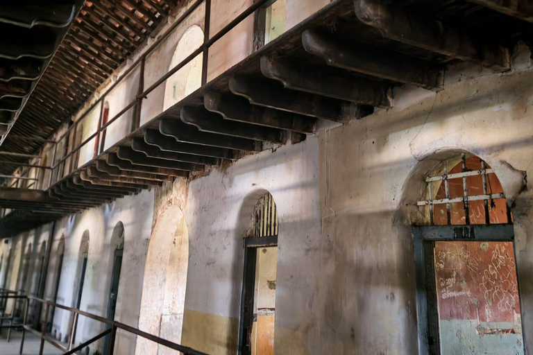 Passeio de Kandy a Ambuluwawa e três templos arqueológicosOpção Tuk Tuk