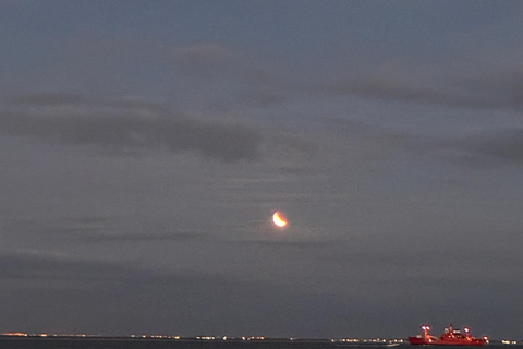 Lisbon: Solar Eclipse & Sunset Sailing Experience with Wine