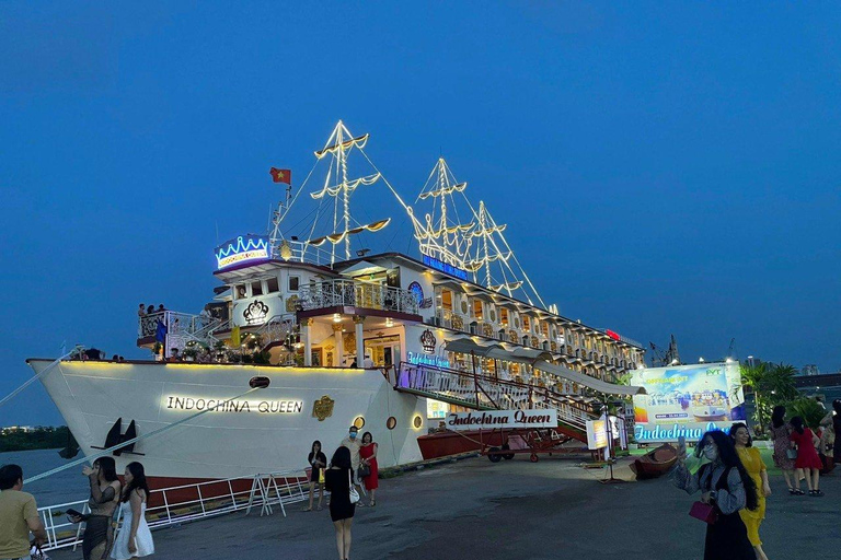 Dîner lors de la croisière commentée sur la rivière Saigon - Visite de groupe