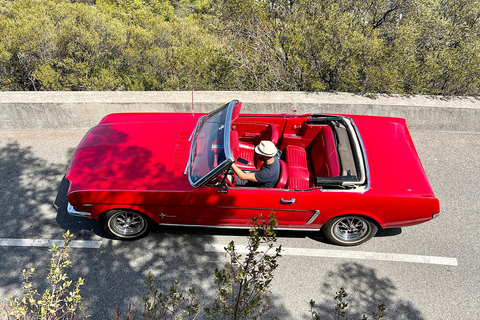 Passeio turístico na Riviera Francesa em um Ford Mustang conversível