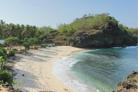 From Yogyakarta: Pacitan Beaches & River Tour with Transfer