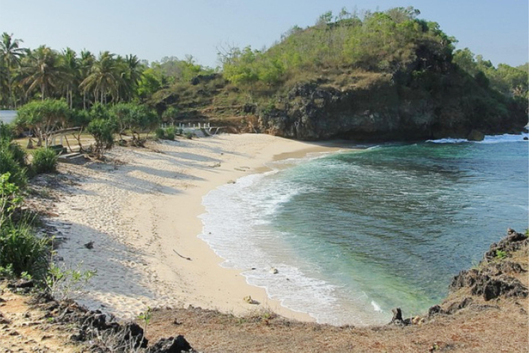 From Yogyakarta: Pacitan Beaches & River Tour with Transfer