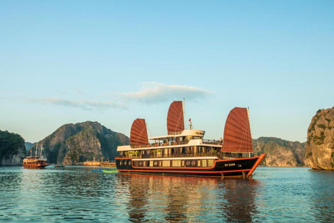 La migliore crociera con pernottamento per visitare la baia di Lan Ha, il villaggio di Viet Hai