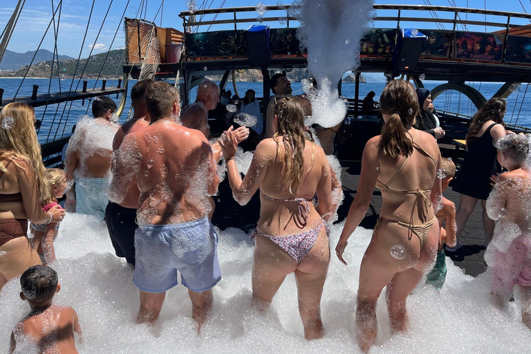 Alanya: Romantic Boat Tour with Lunch and Drinks
