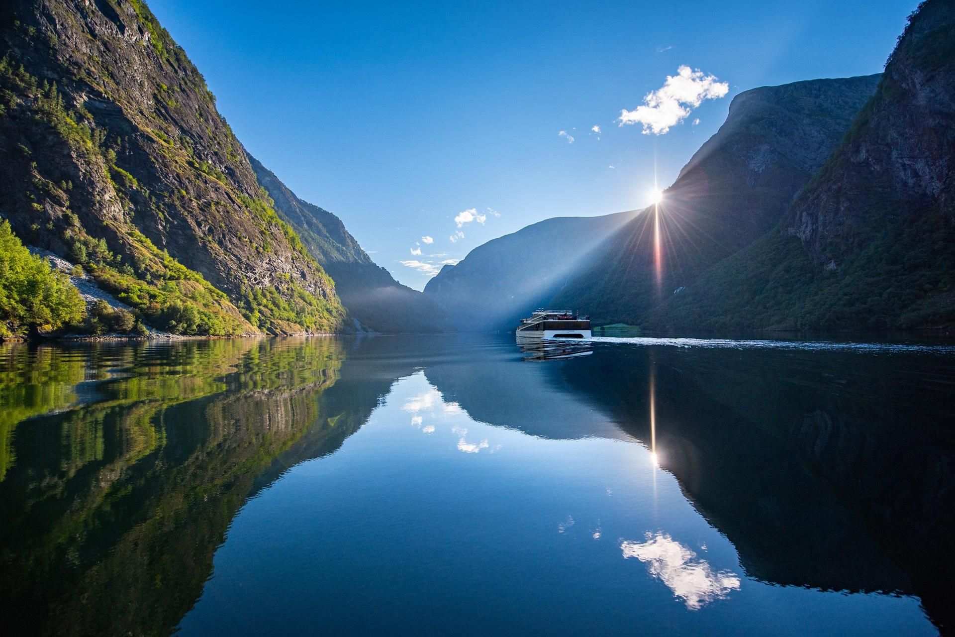 Bergen: Nærøyfjord-Kreuzfahrt & Flåm-Bahn Tagestour nach Oslo