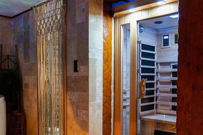 París: Estancia en el Hotel Seine Yacht y espectáculo de Cabaret Latino Paradis