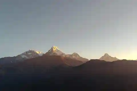 Pokhara: Private 2-day Poon Hill Trek with Accommodation