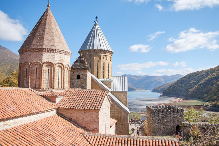 Da Tbilisi: Tour di un giorno della chiesa di Ananuri, Gudauri e Gergeti