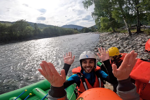وادي هيدال: مغامرة ركوب الرمث العائلية على نهر لاغن