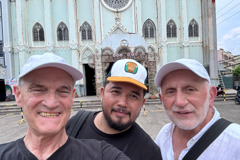 Manila: City Tour with Food Tasting and Guide