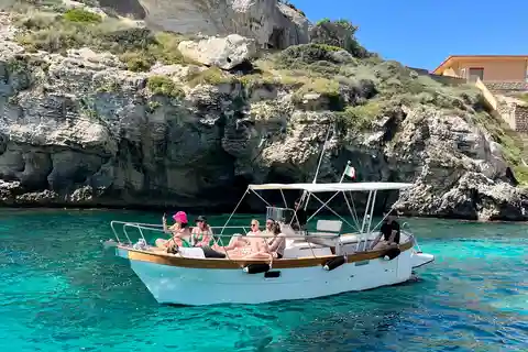 Cagliari: Tour in barca 4 soste tuffi Snorkeling e Prosecco