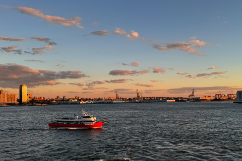 NYC Sunset, Music &amp; Statue of Liberty Sightseeing CruiseZonsondergang in NYC, muziek en rondvaart langs het Vrijheidsbeeld