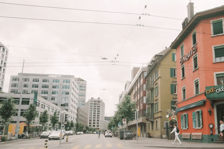 Guided tour of the Zurich milieu Zurich Milieu City Tour – English