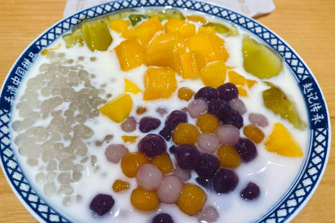 Guangzhou: Food Tour - Eat Like Local + Rice Roll Workshop