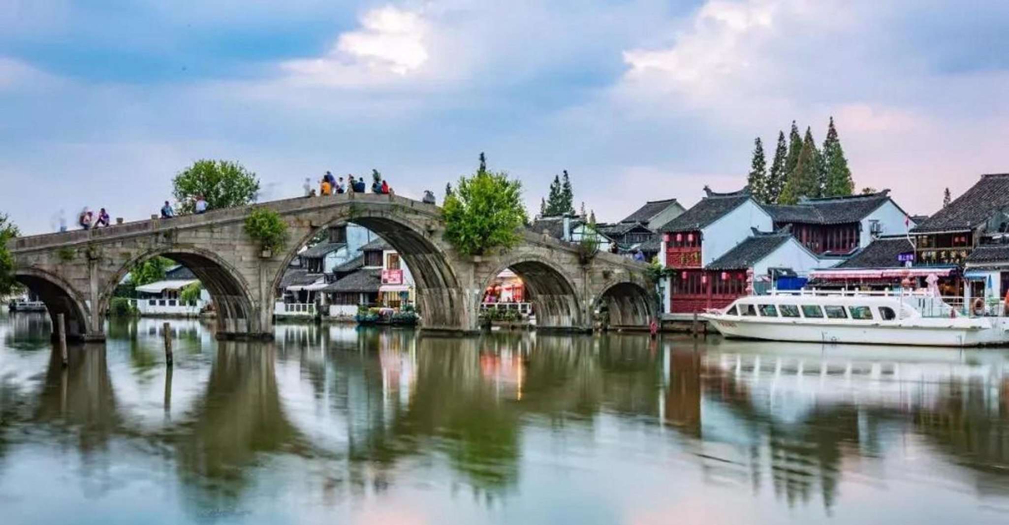 Shanghai: Zhujiajiao Private Tour w/ Boat Ride & Garden photo 5