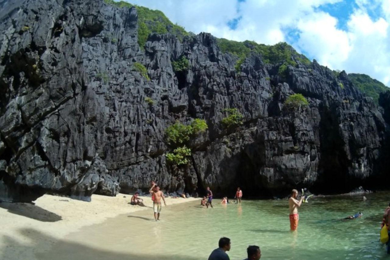 Tour privato El Nido Shrine &amp; Beach Escapade All InclusiveTour del Santuario e della spiaggia di El Nido - Tour C