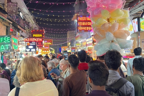 La mejor excursión nocturna de 3 horas por la comida callejera y los bazares locales de AgraComida callejera y bazar local en Tuk-Tuk