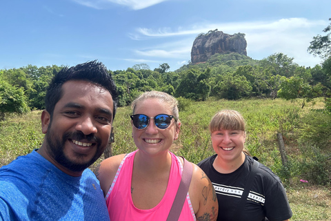 Vanuit Kandy: Sigiriya en Pidurangala Rots Tuk Tuk Safari