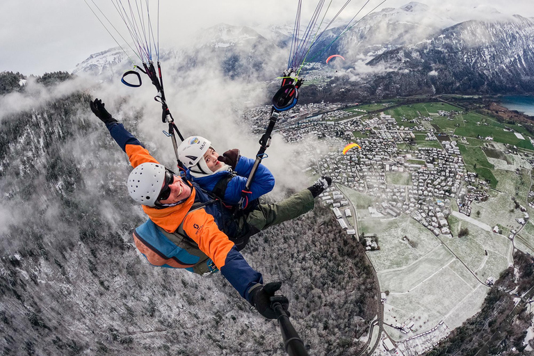 Interlaken: Tandem paragliding vlucht met pilootInterlaken: tandemparaglidingvlucht met piloot