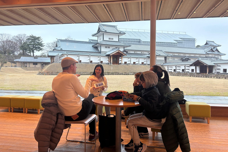 Kanazawa: Castle Interior & Kenrokuen Garden Tour