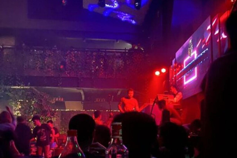 Da Nang: Nightlife Tour & Pub Crawl with Rooftop Bar & Clubs Da Nang: Guided Nightlife Tour with Rooftop, Club, Bar Visit