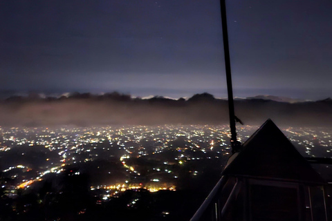 Yogyakarta : Turgo Hill - Vue imprenable sur les coulées de lave du mont MerapiYogyakarta : colline de Turgo - Vue imprenable sur le volcan Merapi