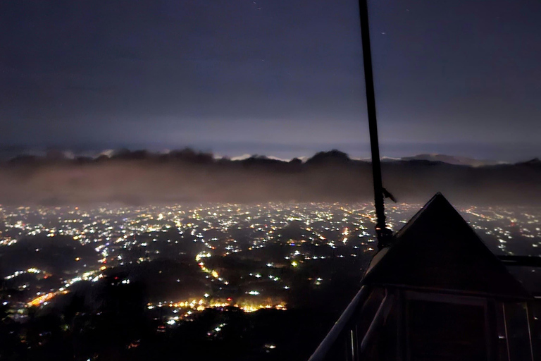 Yogyakarta : Turgo Hill - Vue imprenable sur les coulées de lave du mont MerapiYogyakarta : colline de Turgo - Vue imprenable sur le volcan Merapi