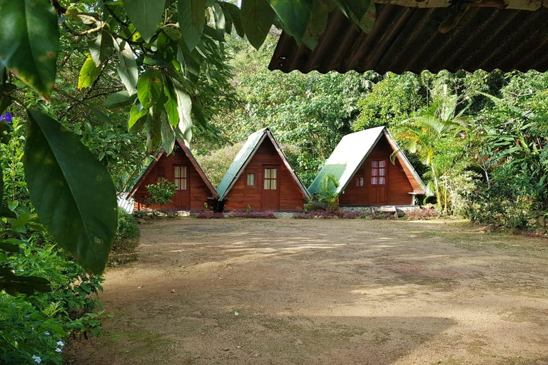 纳克尔斯峰探险和希洛亚村露营 2 日游