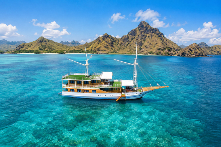 Labuan Bajo: 3-Day Komodo Sailing Ocean View Cabin All Fees Standard Boat | Sharing Room Ocean View | Tiket not Included