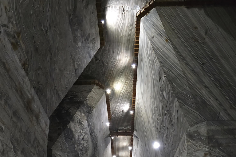 Bucharest: Salt Mine & Dracula's Tomb Day Trip