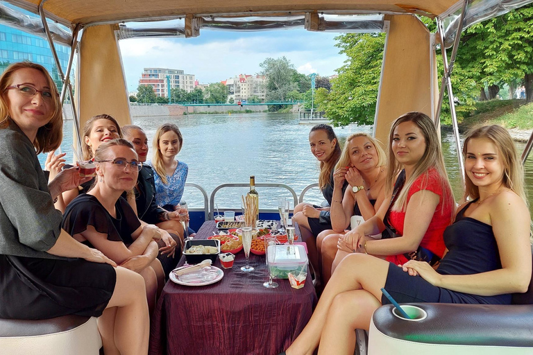 Wroclaw: Sunset Catamaran Cruise with Drink and Music
