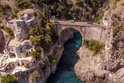 Desde Sorrento: Tour privado de la Costa Amalfitana con la Cueva Esmeraldatour privado por la costa amalfitana