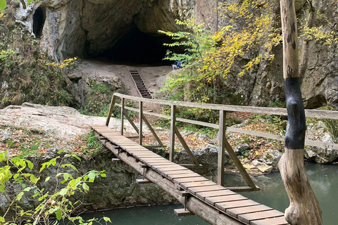 Brașov: Guided Gorge Hike, Caves, and Via Ferrata Adventure Brașov: Guided Hike and Caves