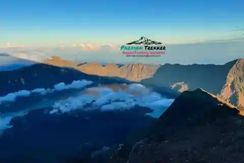 Lombok: Mount Rinjani 2-Day Trek with Accommodation
