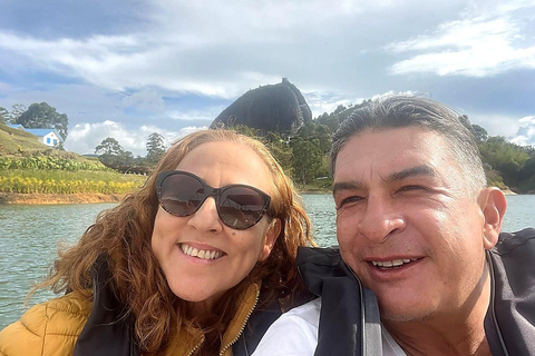 Guatapé: Boat Tour, Peñol Rock & Colorful Town with Meals