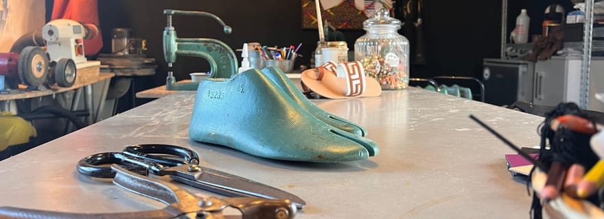 Athènes : Atelier de fabrication de sandales en cuir